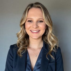 Lauren Shur headshot