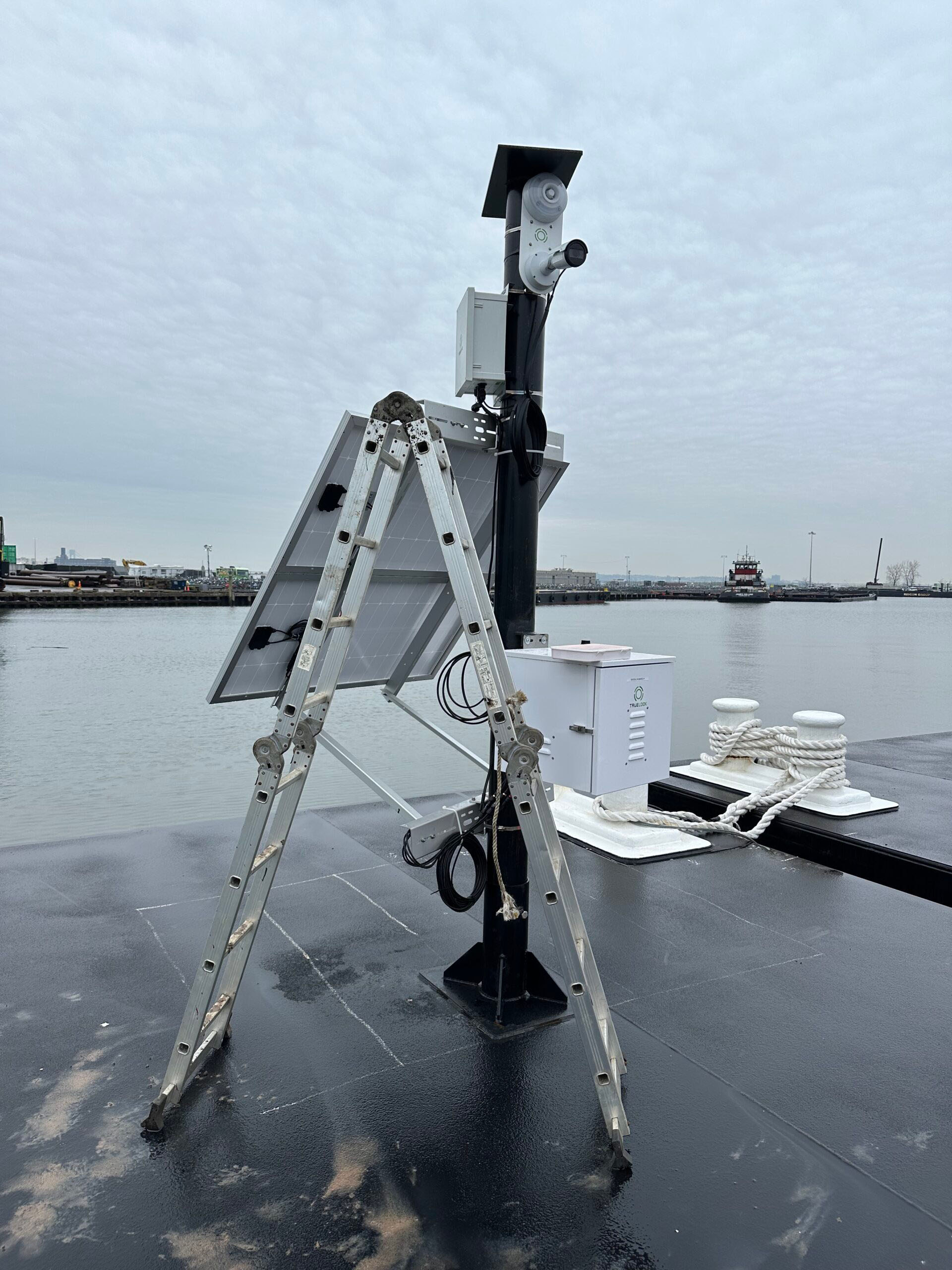 Solar fixed camera with strobes and sirens on a pole